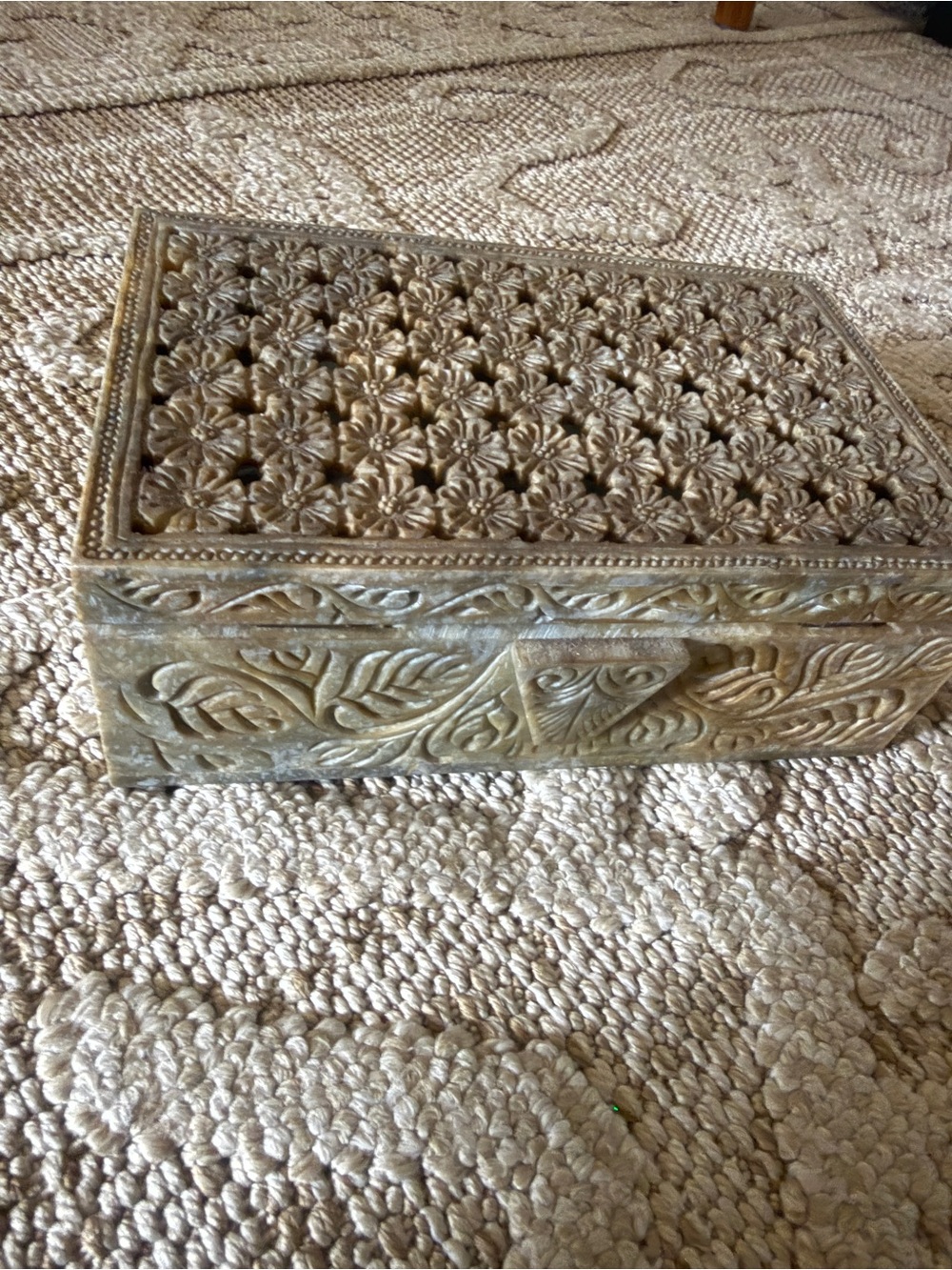 Ornate hand Carved soapstone Indian India jewelry Trinket Box in Olive Green